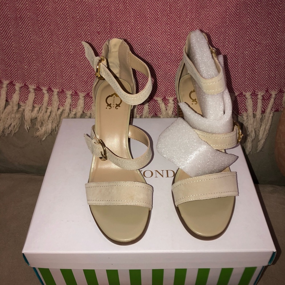 Wonders taupe suede leather sandal new, size 7.5.